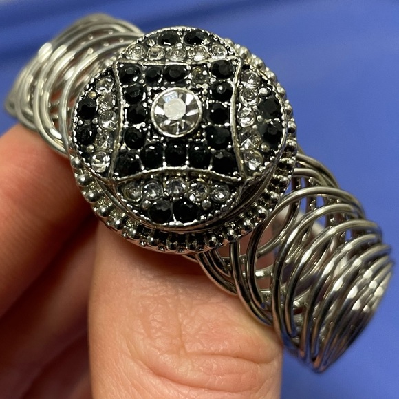 Expandable Easy Wear Snap Button Bracelet - Picture 4 of 7